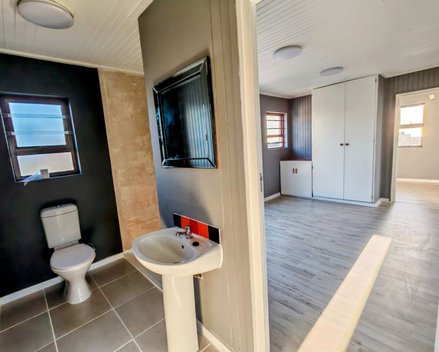 4 Bedroom Property for Sale in De Kelders Western Cape